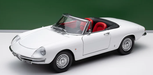 Alfa Romeo Duetto Spider 1966 weiss Touring 1:18