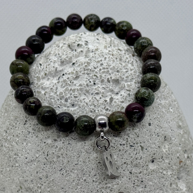 Bracelet en jaspe sang de dragon &amp; petit fantôme en inox