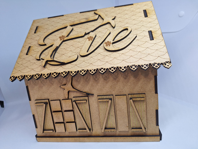 Tirelire bois forme maison créole personnalisé