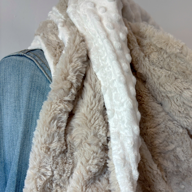 Maxi chèche, châle , écharpe « Happy Elisa Beige Clair 2» doublée en polaire côtelée écru