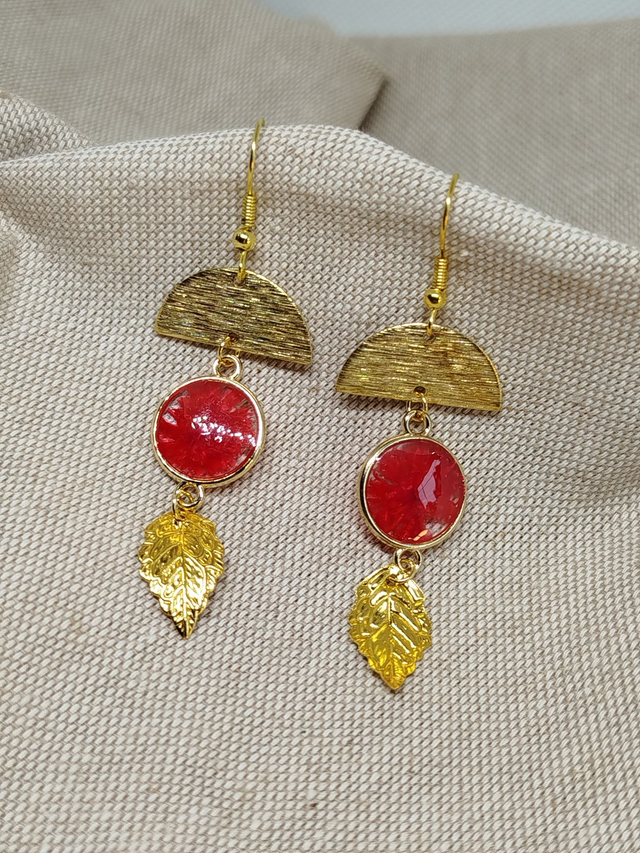 Boucles d'oreilles Soline avec fleurs résinées coloris rouge