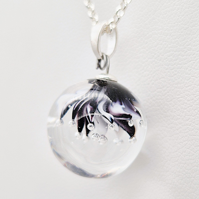Pendentif Ariel noir et blanc