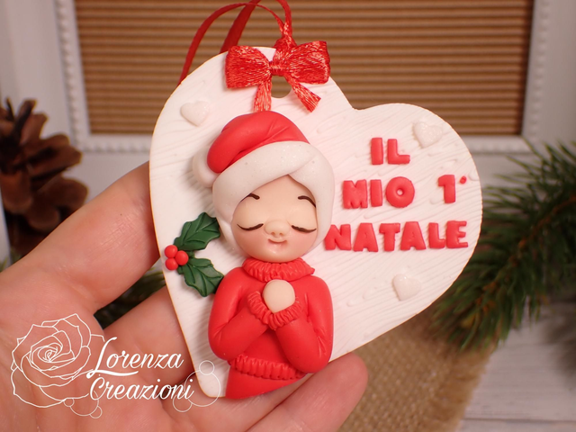 Pronta consegna. Cuoricino il mio primo Natale con neonato personalizzato. Modellato e dipinto a mano in argilla polimerica

