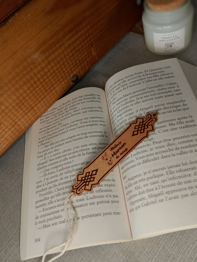 Marque-page en Bois Gravé – "Meilleure Maman du Monde" 💖📖