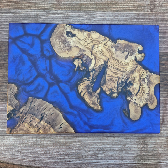 Servier-/ Schneidebrett, Epoxy und Olivenholz