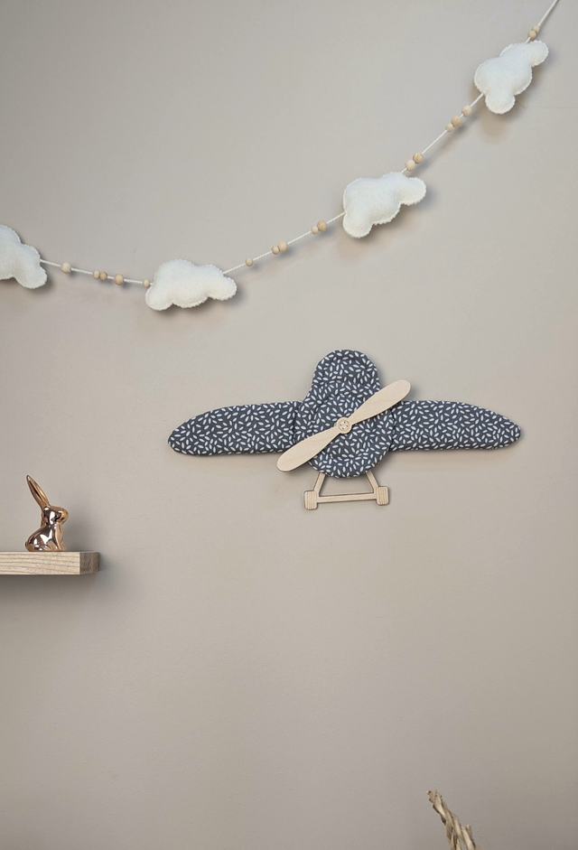 Suspension avion - gris avec feuilles blanches