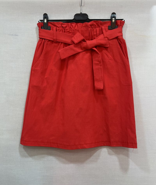 Jupe rouge clair