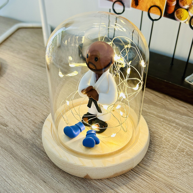 Cloche lumineuse le paisible karatéka