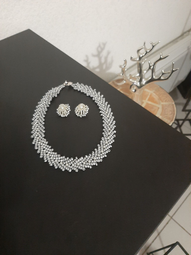 Parure  ras de cou sylver  tissée en perle rocaille		