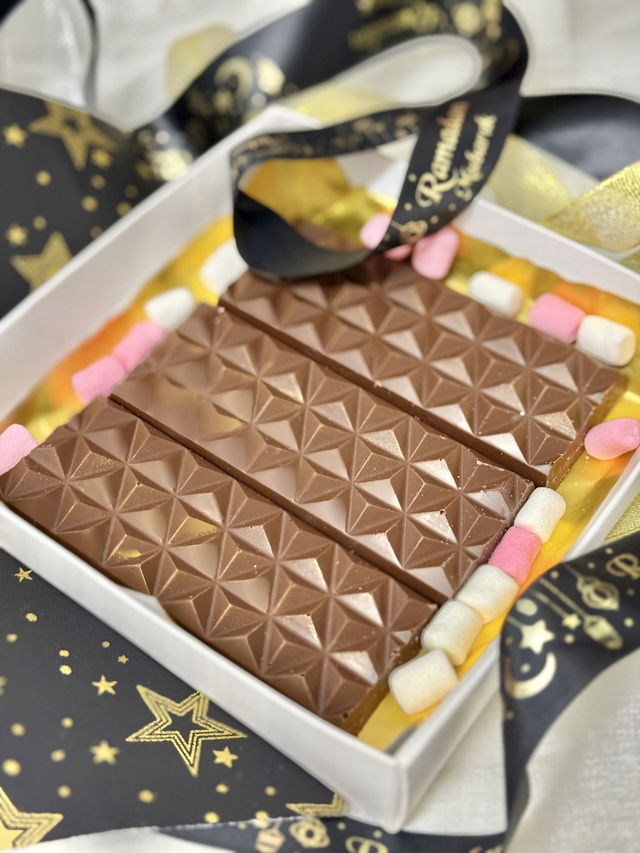 Dubai Kunafa Chocolate 75% Pistachios 80g