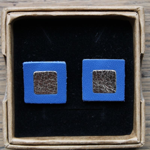 Boucles d’oreilles puces cuir carré