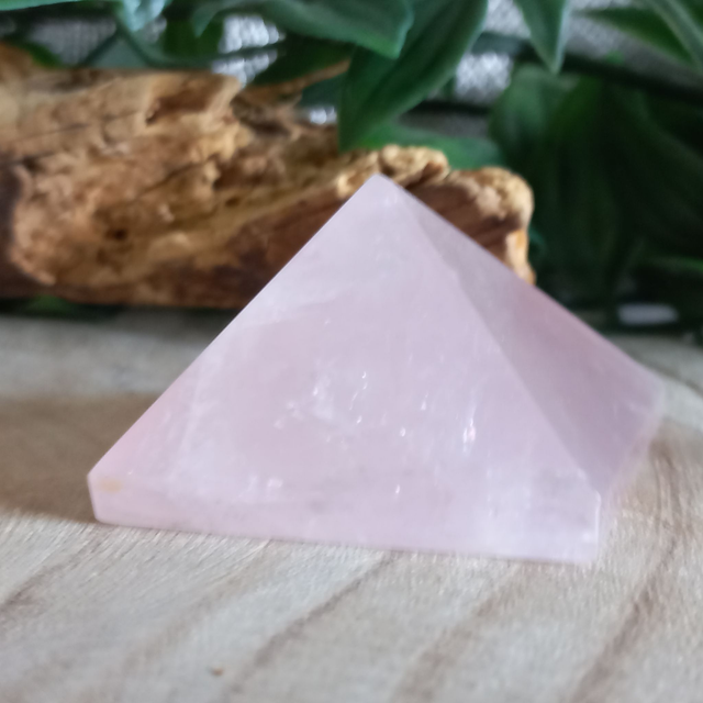 Pyramide en Quartz rose