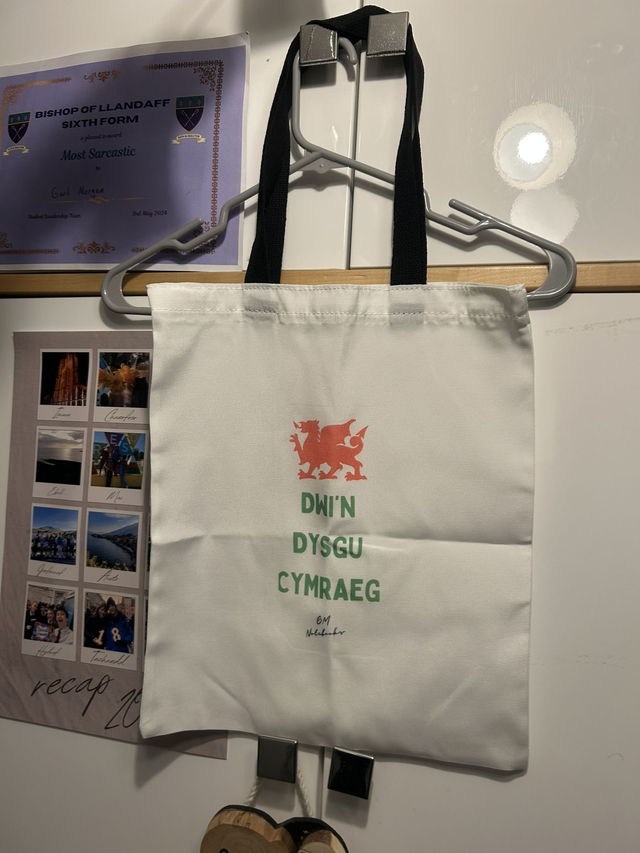 Dwi’n Dysgu Cymraeg Tote Bag