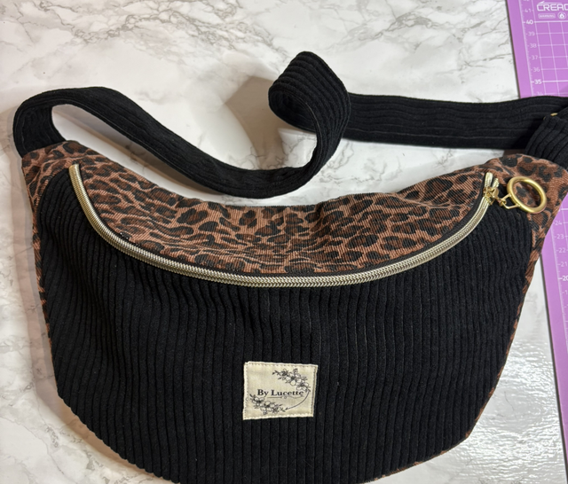 Sac banane en velours léopard et noir XL