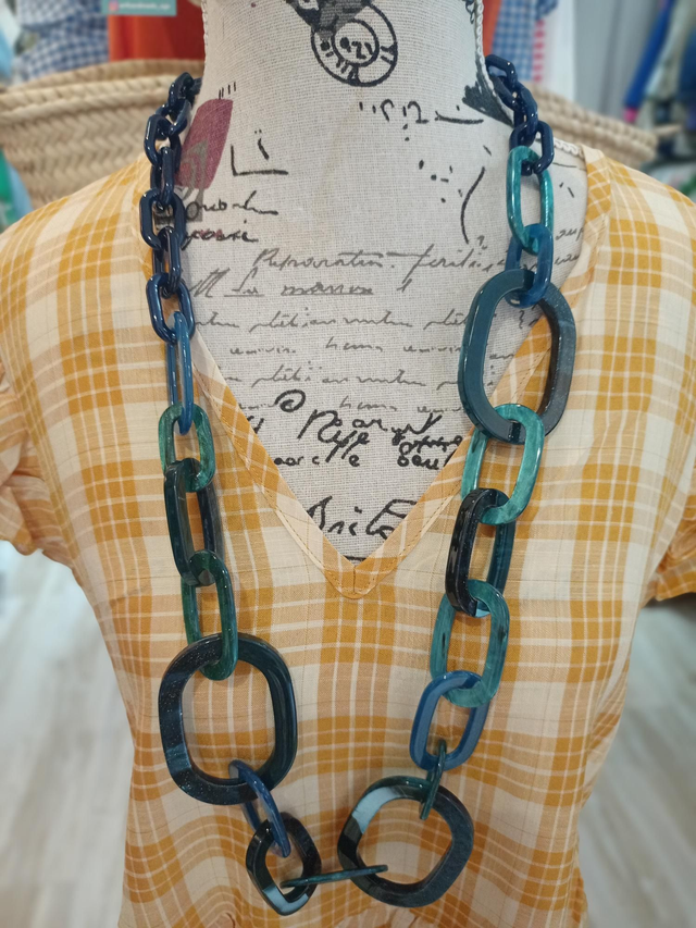 Collar resina azul