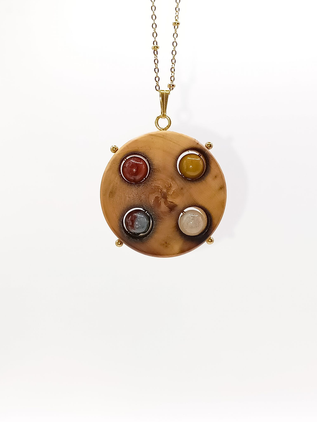 Collier, pendentif Quatre couleurs d'Océan sur Buis