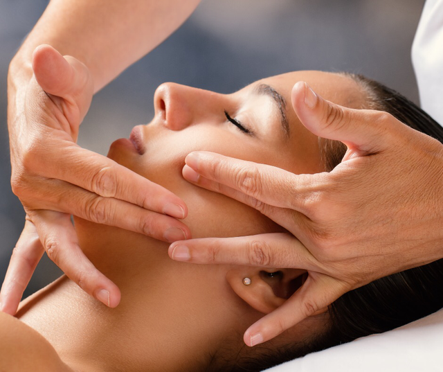Facial Lift Yoga Massage