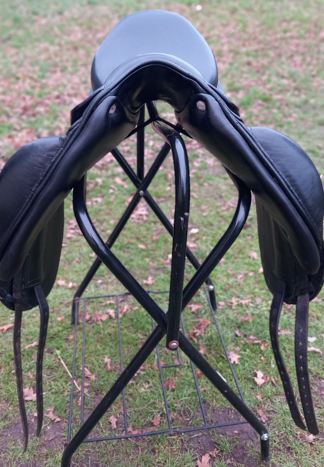 Selle de dressage CWD SE08 18"