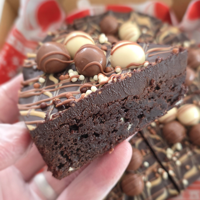 Bailey's festive brownie (whole 7")