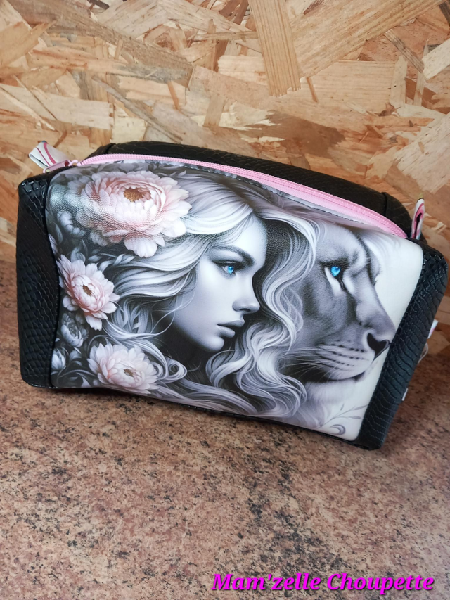 Trousse multi-usage "La femme au lion"