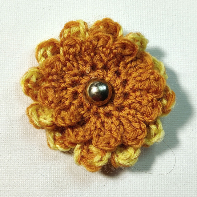 Barrette fleur double jaune caramel crochet bouton doré pince crocodile