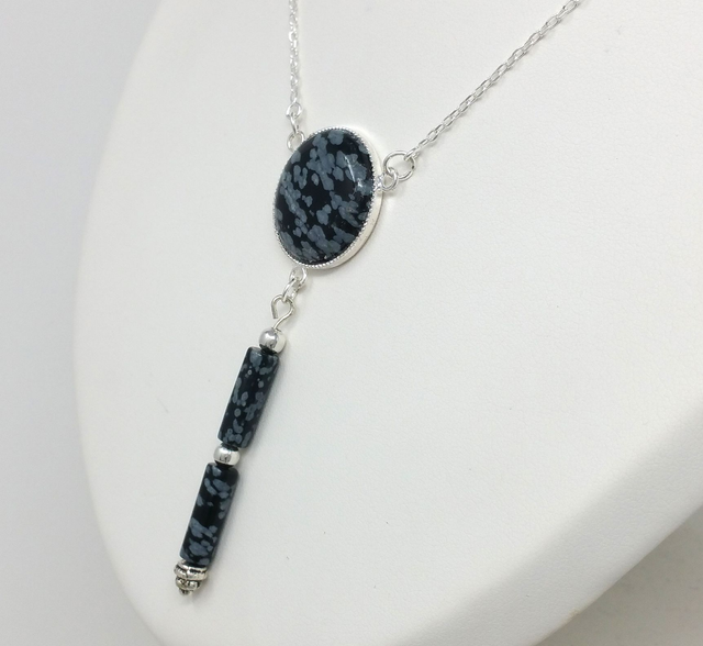 COLLIER OBSIDIENNE MOUCHETEE CABOCHON ROND ET TUBES 42 CM - SEM178