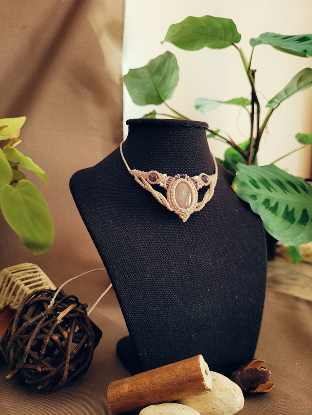 Collier proche du cou micro-macramé – pierre de quartz rose et améthyste