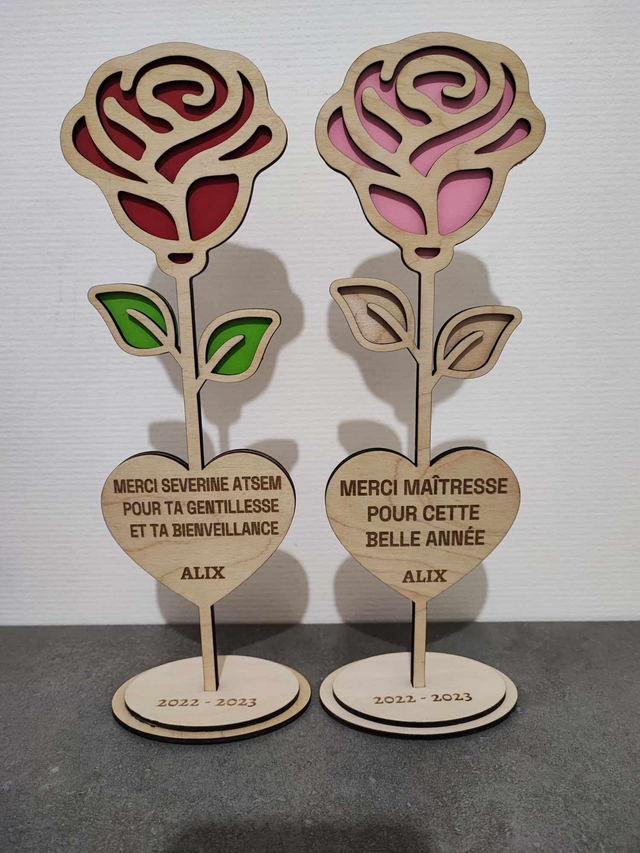 Rose relief avec cœur "Maitresse, Atsem"