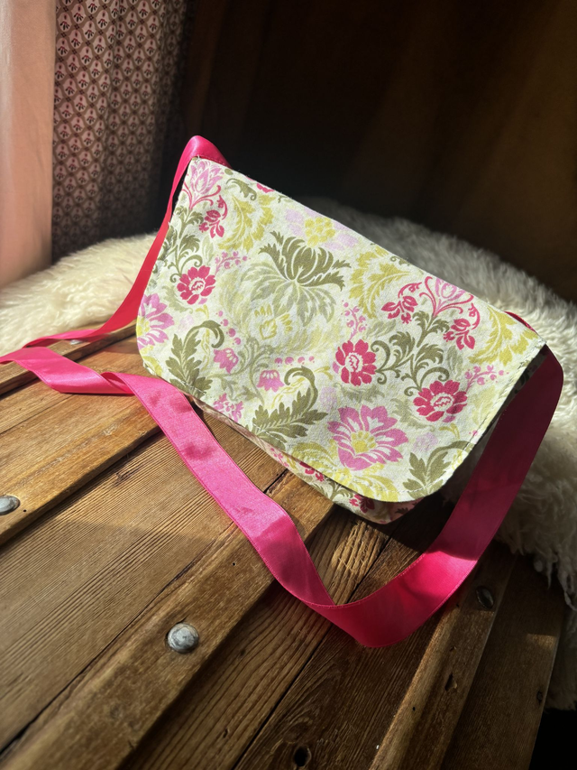Petit sac à motif rose et vert  