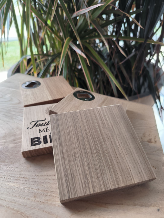 Sous bock décapsuleur 