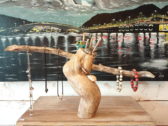 Portant bijoux en bois flotté 