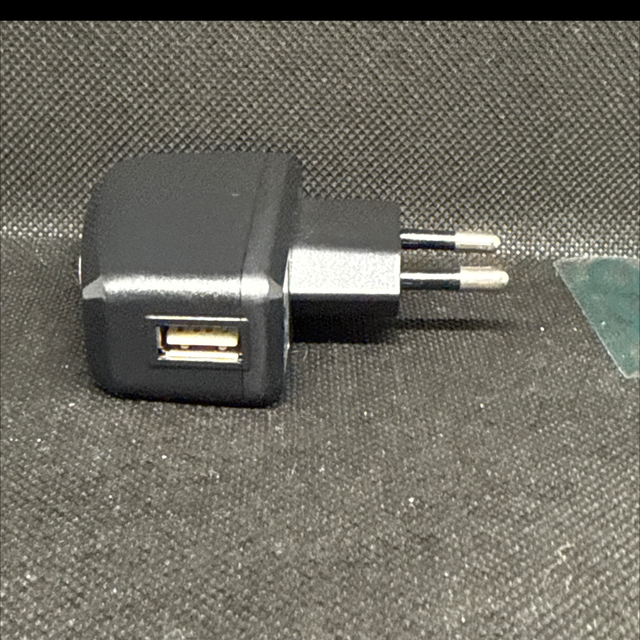 *1042-Universal USB Ladeadapter / Travel Charger 5V 1A Schwarz – Modell DCS38