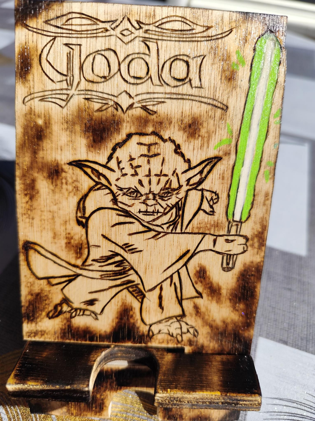 SUPPORT TÉLÉPHONE DE CHARGE MAÎTRE YODA