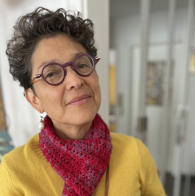 Echarpe au crochet rose framboise