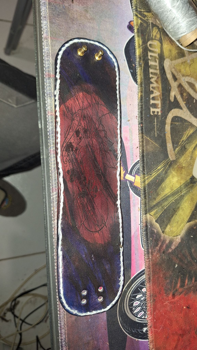 Manchette Cuir &quot;Tentation Écarlate&quot; – Esprit Rock &amp; Métal