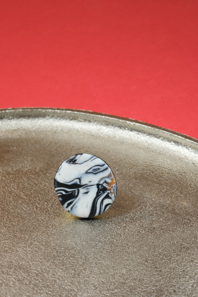 BLACK&WHITE - pin's #02