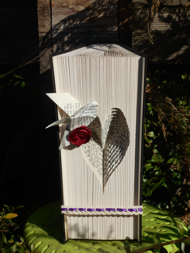 Coeur, sculpture sur livre