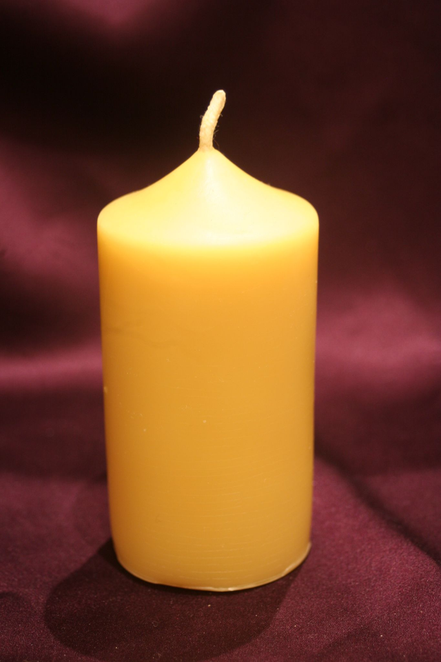 Simple pillar candle