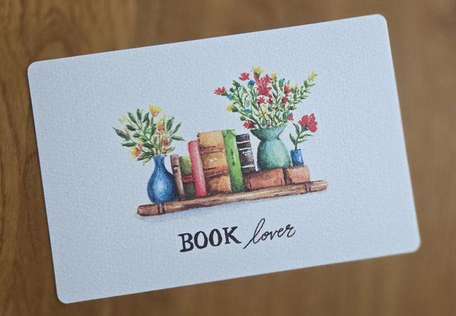 Postkarte „Book Lover“ | Kunstdruck DIN A6 auf 300g Aquarellpapier | Handgemalte Grußkarte & liebevolle Deko | Hochwertig, handmade