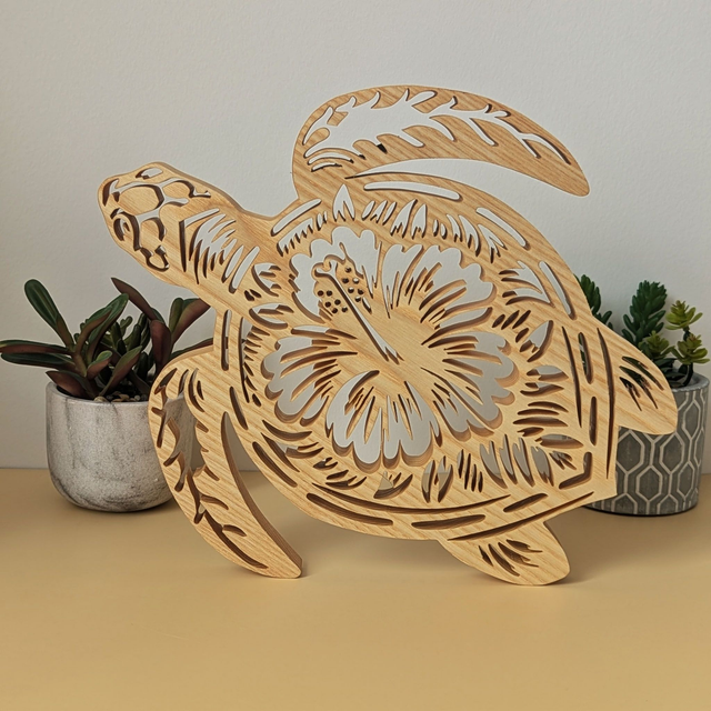 Tortue de mer en frêne