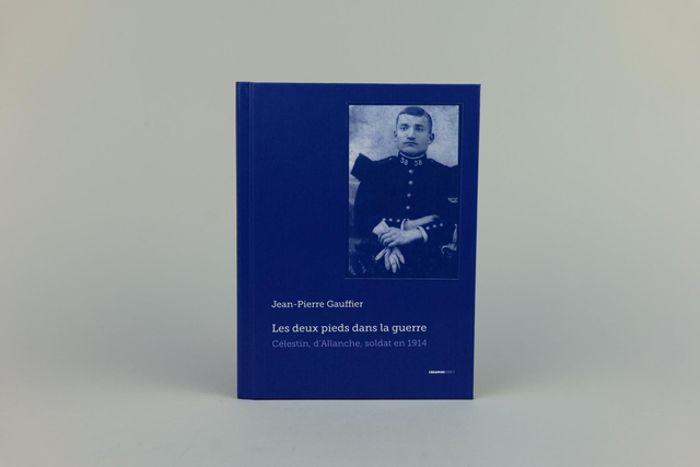 LES DEUX PIEDS DANS LA GUERRE 