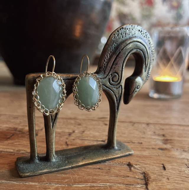 24 Karaat vergulde oorhangers met geslepen groene jade steen