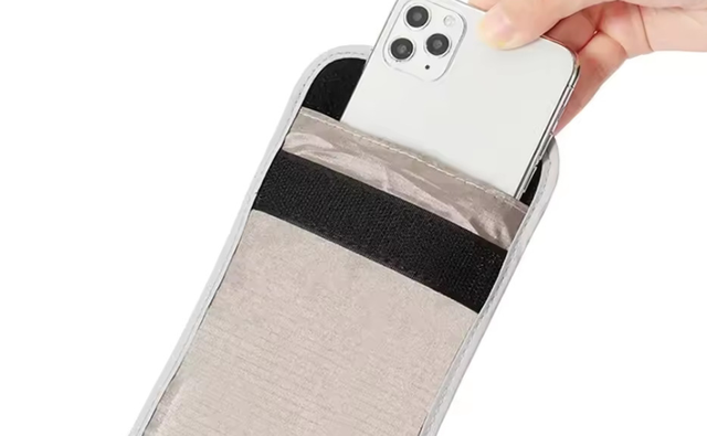 Faraday Safety Smartphone Pouch