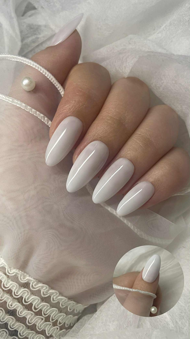  Milky White