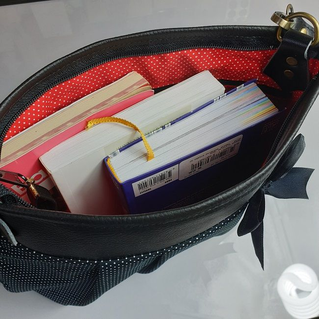 Sac à bandoulière fermeture zippée "Pois noir & blancs" & simili cuir noir