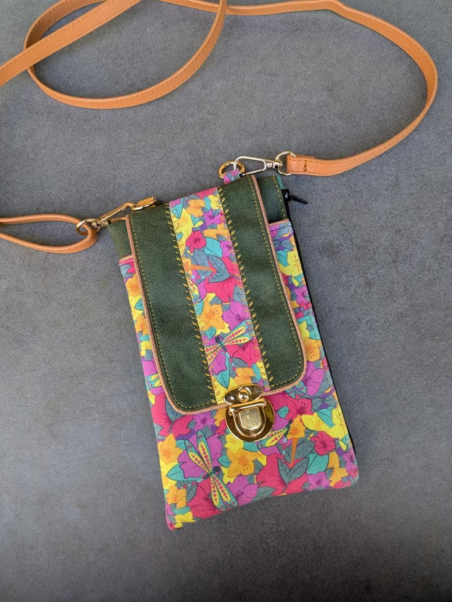 Pochette compacte Holly