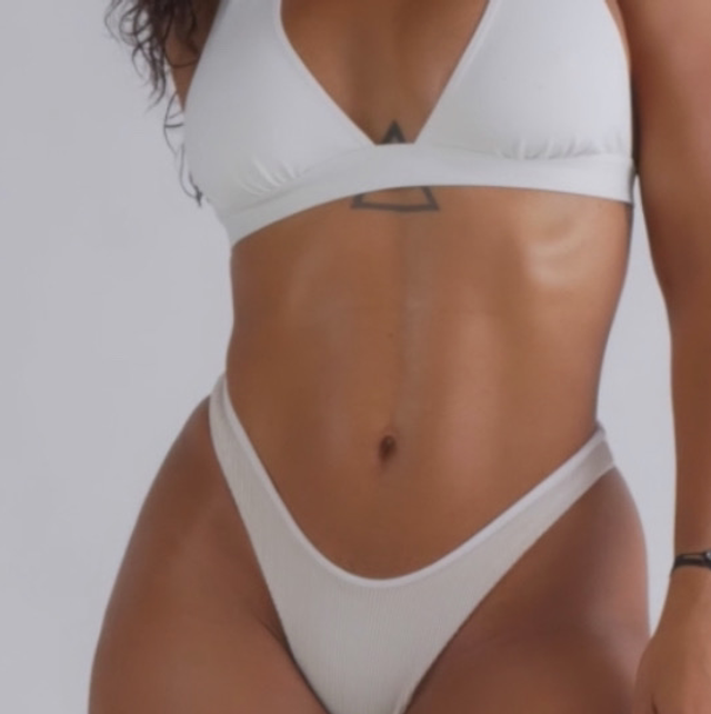 SOIN DRAINAGE ABDOMINALE ET DÉFINITION MUSCULAIRE 