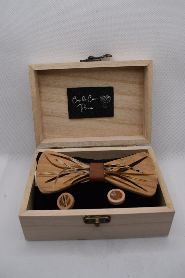 Parure homme bois et plumes