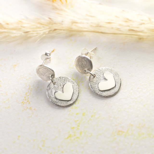 Pendientes de corazones hechos a mano en plata 925