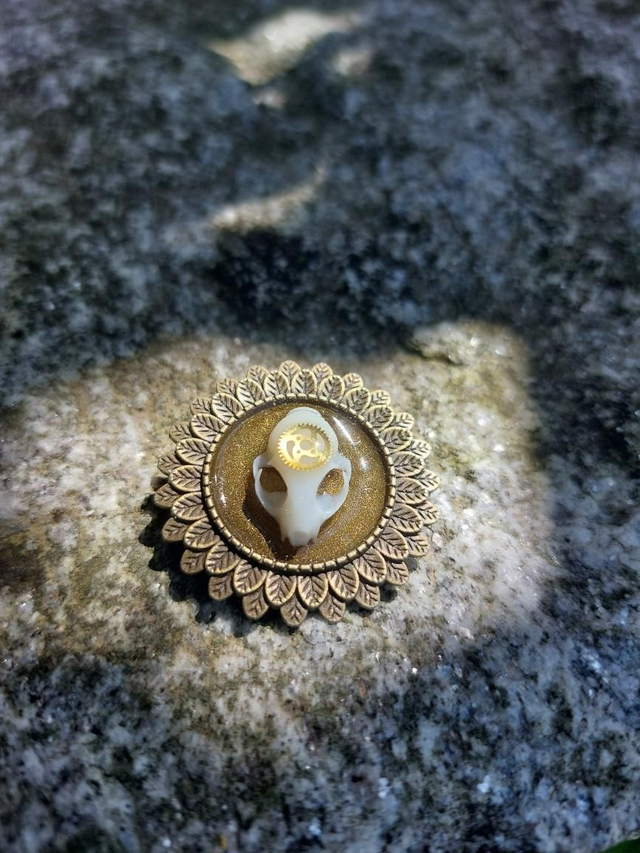 Broche crâne chat rouage